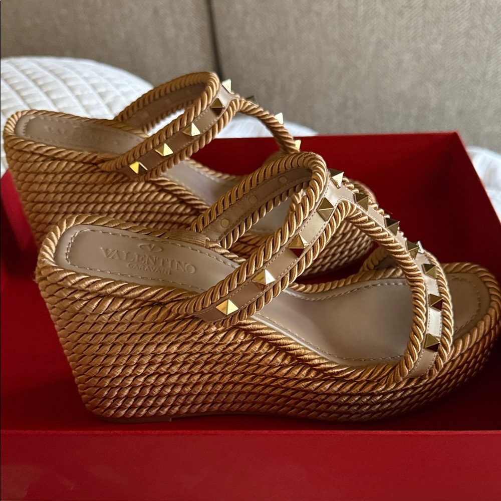 Valentino Rockstud Rope Wedge Sandals, Poudre - Picture 8 of 15